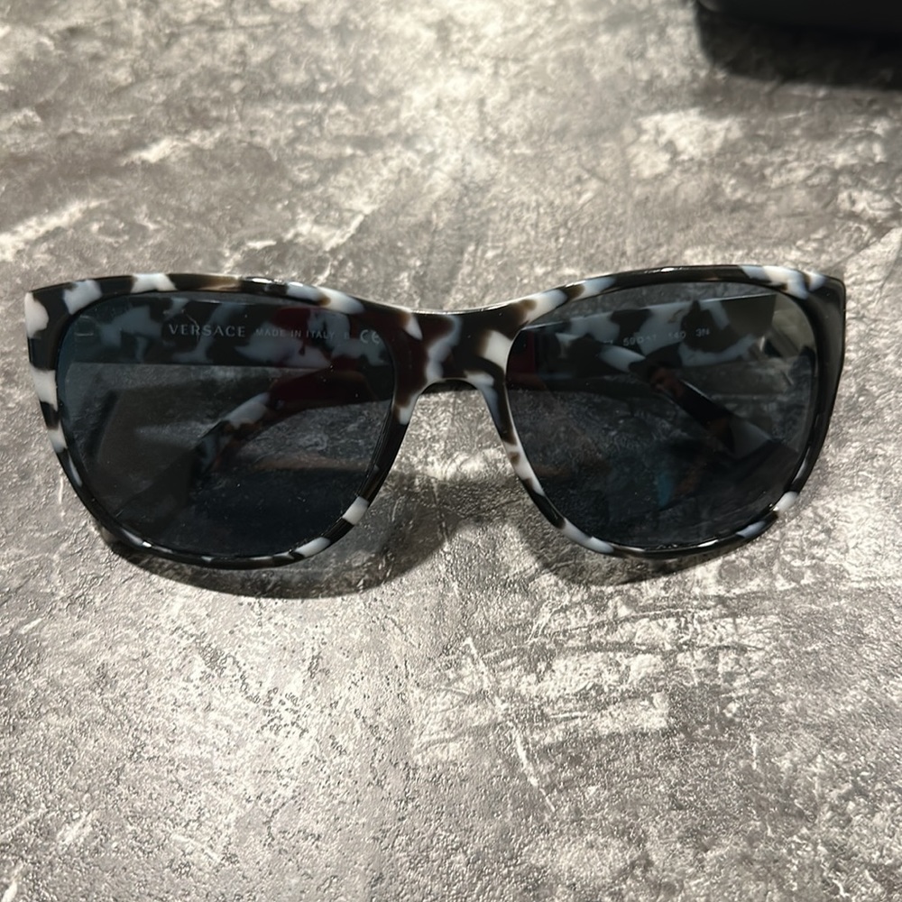 Versace sunglasses - Picture 2 of 3